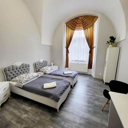 Diecezjalny Dom Formacyjny Apartamento Nysa Exterior foto