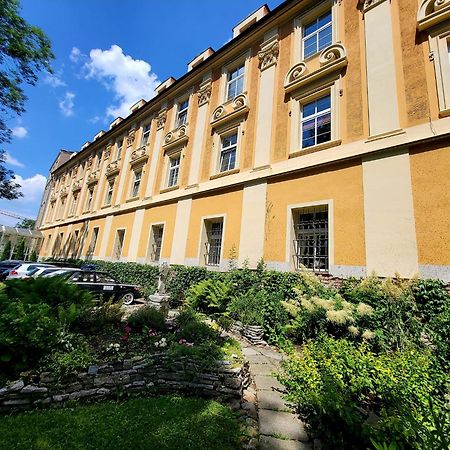 Diecezjalny Dom Formacyjny Apartamento Nysa Exterior foto