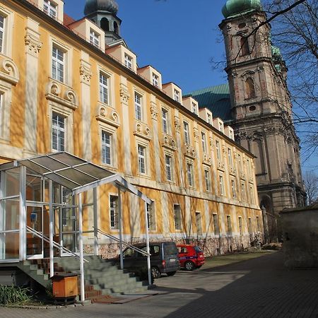 Diecezjalny Dom Formacyjny Apartamento Nysa Exterior foto