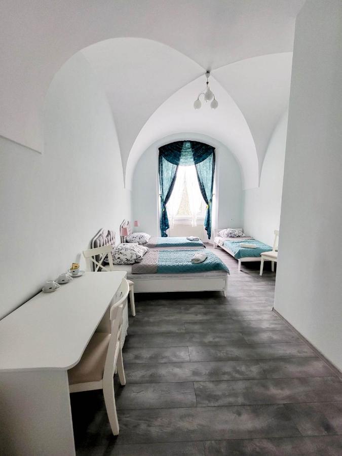 Diecezjalny Dom Formacyjny Apartamento Nysa Exterior foto