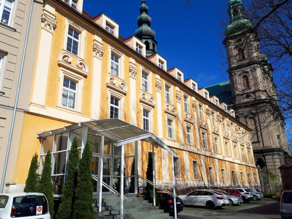 Diecezjalny Dom Formacyjny Apartamento Nysa Exterior foto