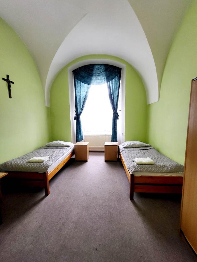 Diecezjalny Dom Formacyjny Apartamento Nysa Exterior foto