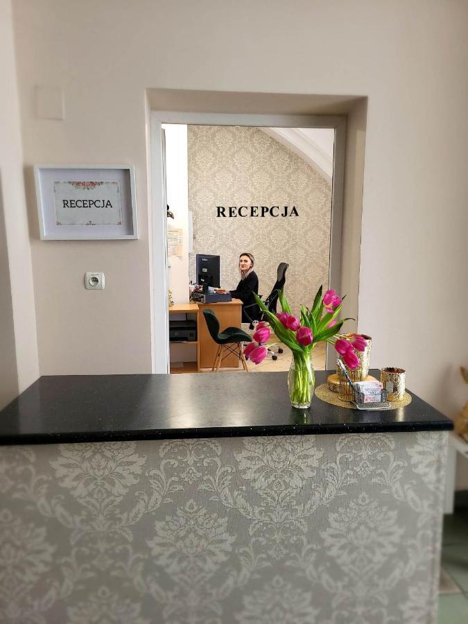 Diecezjalny Dom Formacyjny Apartamento Nysa Exterior foto