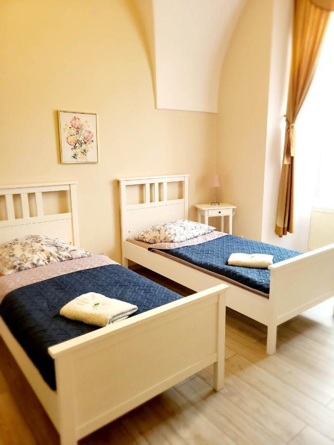 Diecezjalny Dom Formacyjny Apartamento Nysa Exterior foto