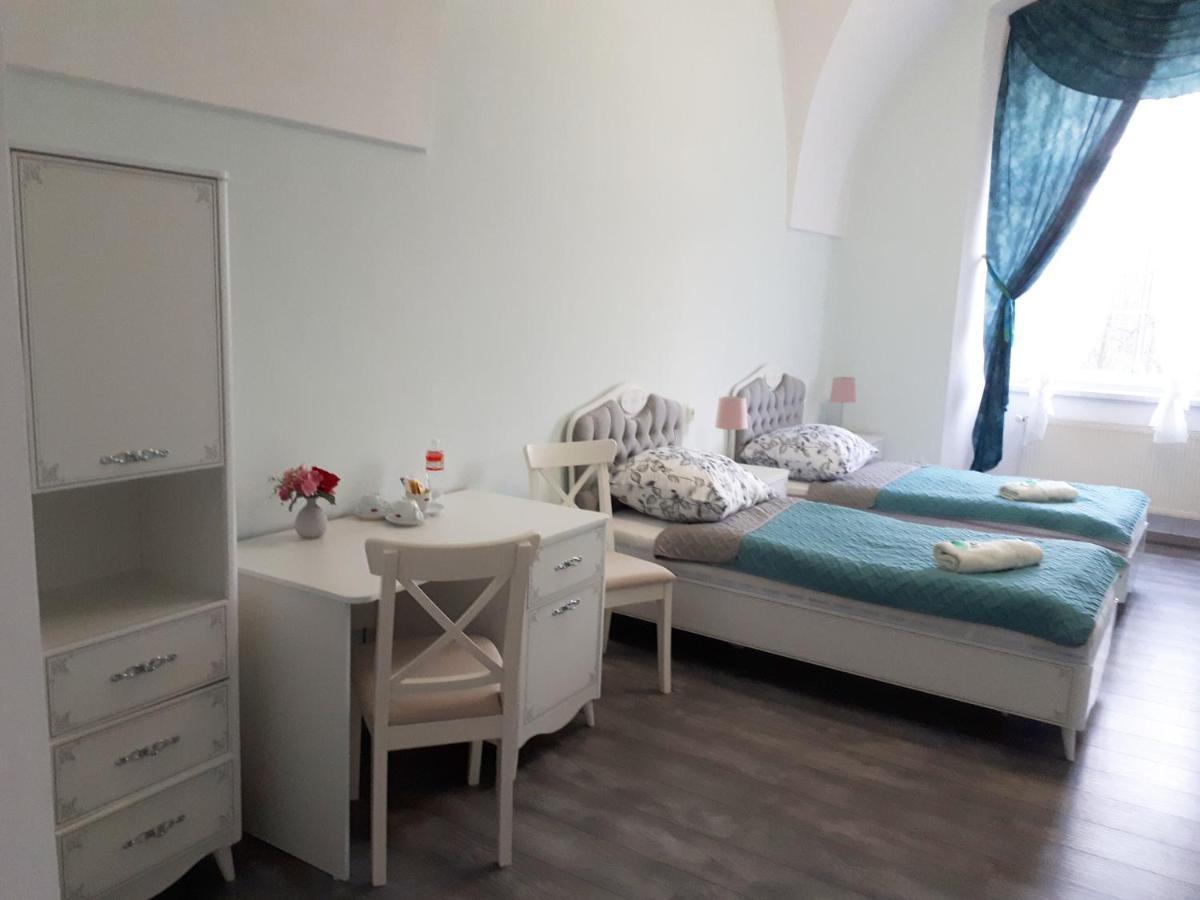 Diecezjalny Dom Formacyjny Apartamento Nysa Exterior foto