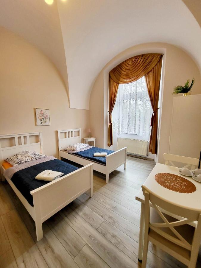 Diecezjalny Dom Formacyjny Apartamento Nysa Exterior foto