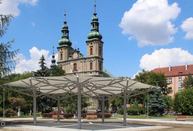 Diecezjalny Dom Formacyjny Apartamento Nysa Exterior foto