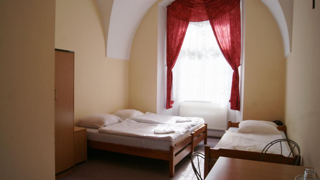 Diecezjalny Dom Formacyjny Apartamento Nysa Exterior foto