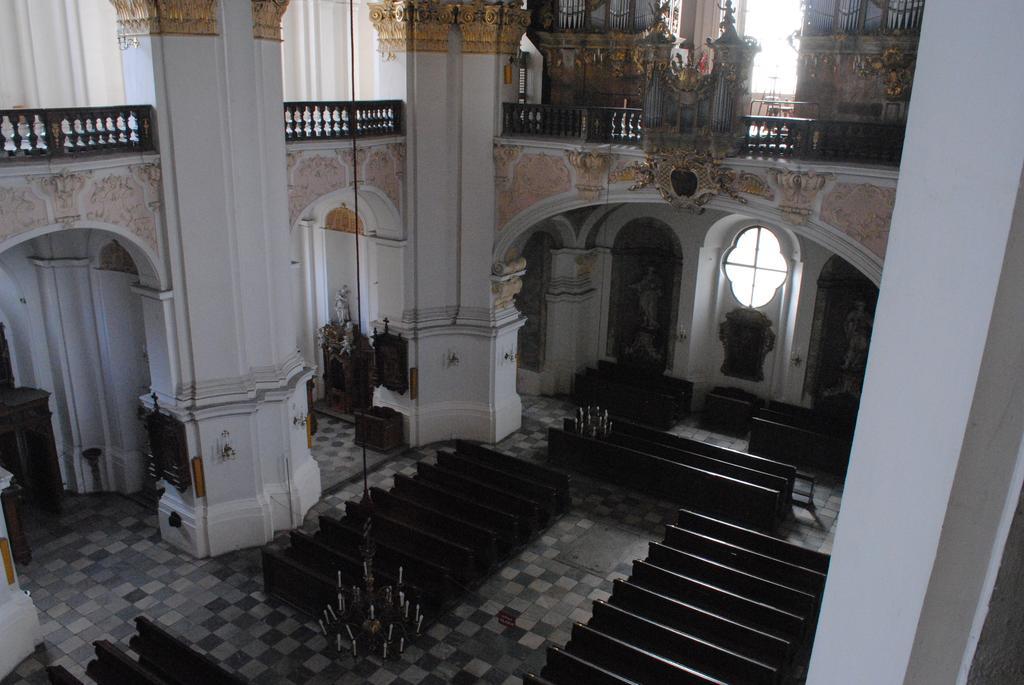 Diecezjalny Dom Formacyjny Apartamento Nysa Exterior foto