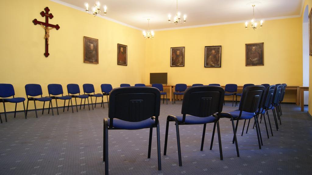 Diecezjalny Dom Formacyjny Apartamento Nysa Exterior foto