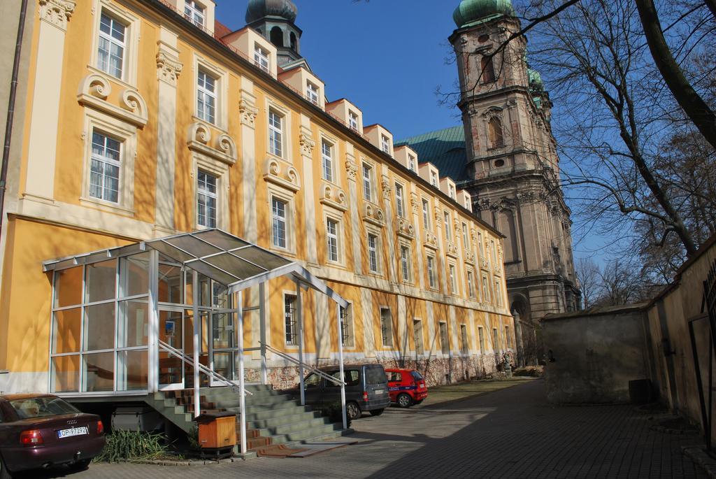 Diecezjalny Dom Formacyjny Apartamento Nysa Exterior foto