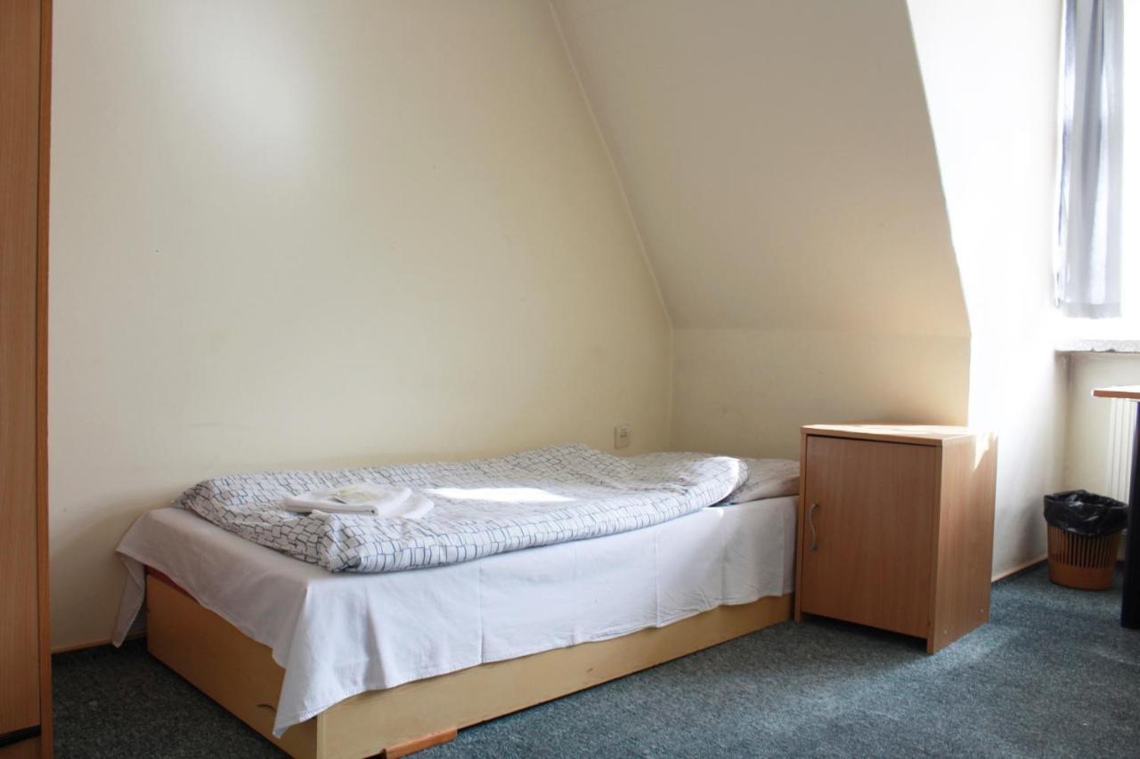 Diecezjalny Dom Formacyjny Apartamento Nysa Exterior foto