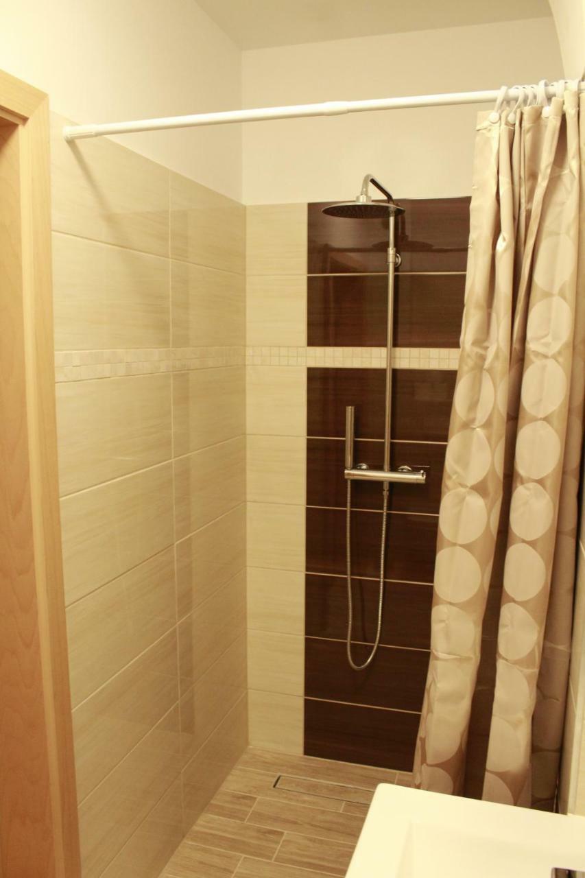 Diecezjalny Dom Formacyjny Apartamento Nysa Exterior foto