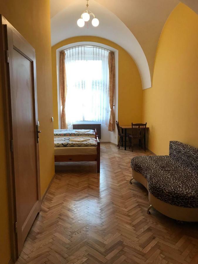 Diecezjalny Dom Formacyjny Apartamento Nysa Exterior foto