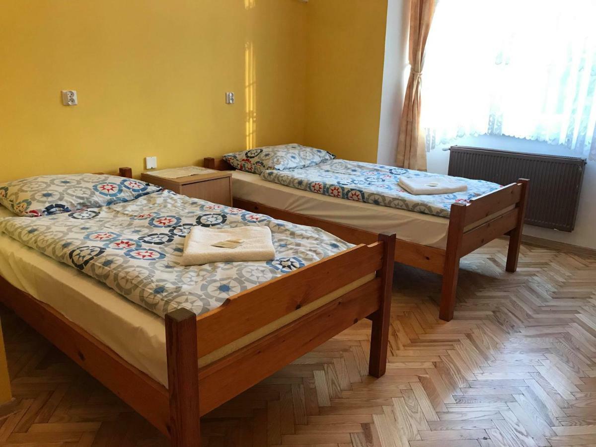 Diecezjalny Dom Formacyjny Apartamento Nysa Exterior foto