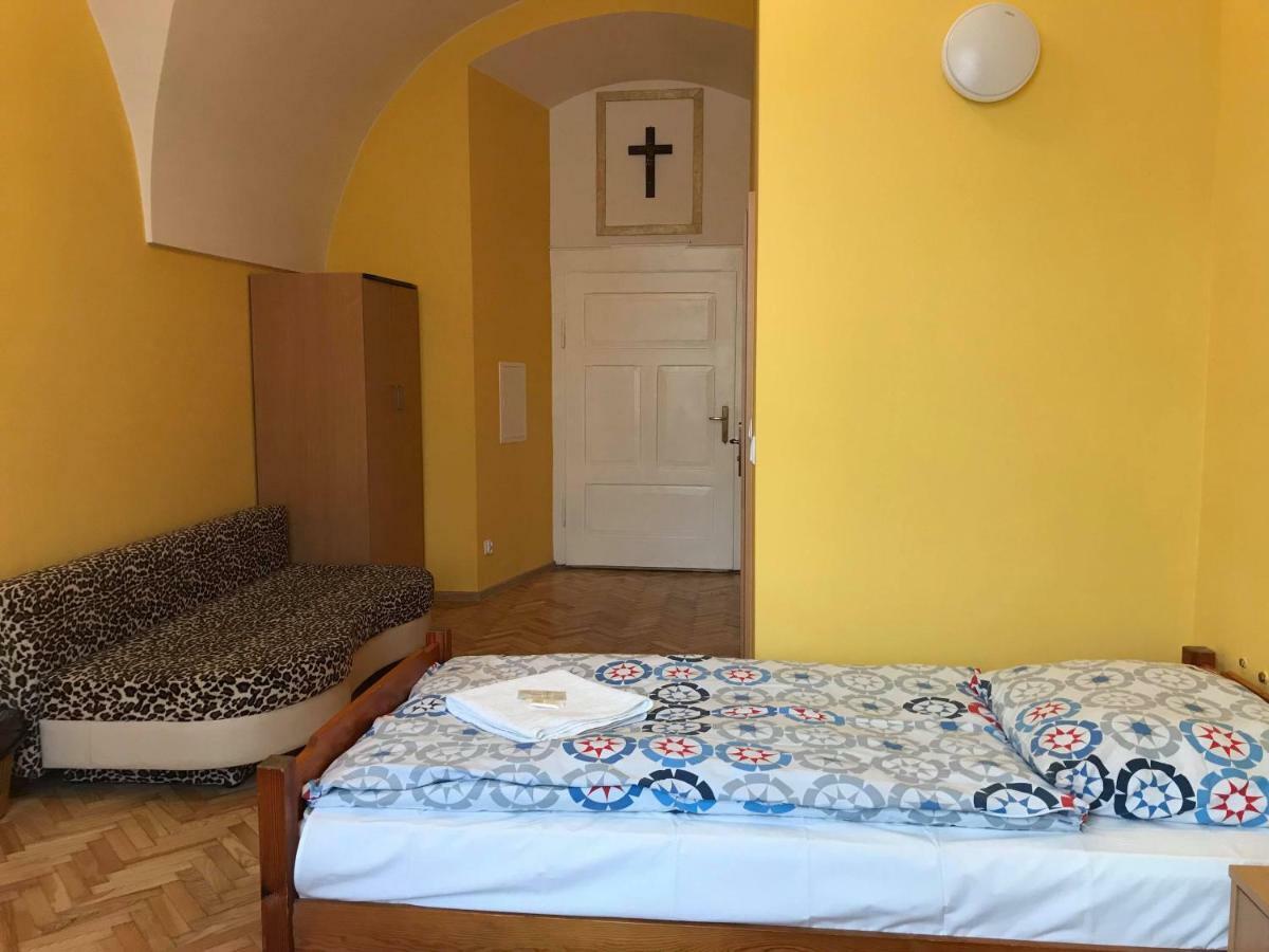 Diecezjalny Dom Formacyjny Apartamento Nysa Exterior foto