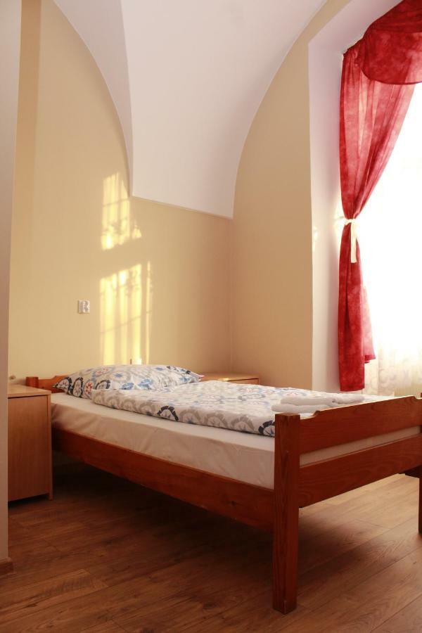 Diecezjalny Dom Formacyjny Apartamento Nysa Exterior foto